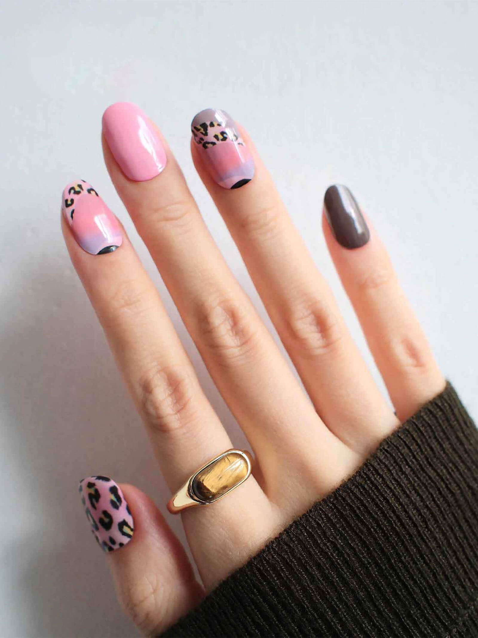 Stylish pink leopard print gel nail stickers