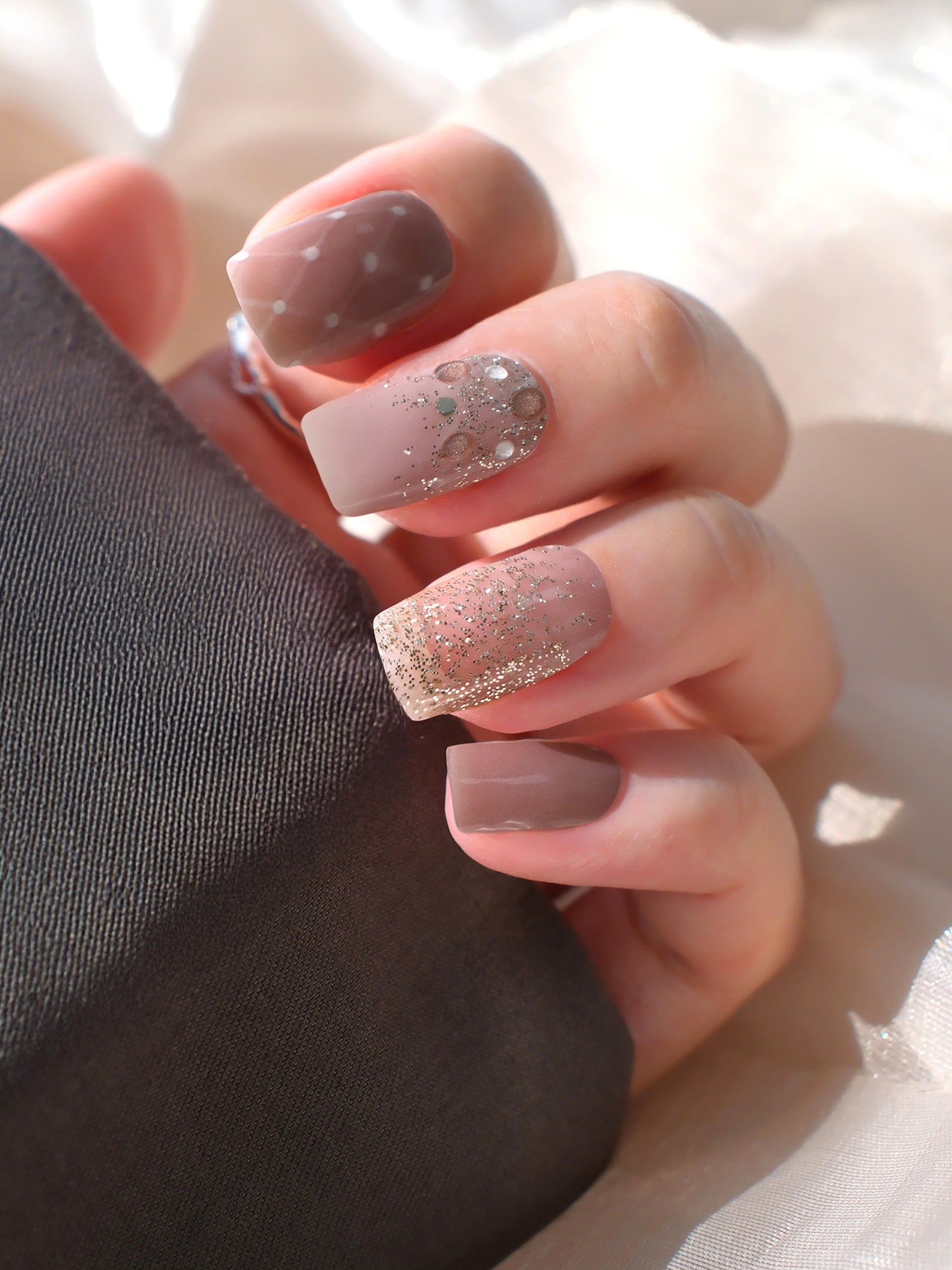 Create a glamorous, sparkling finish with Light Pink Diamond Gel Nail Stickers.