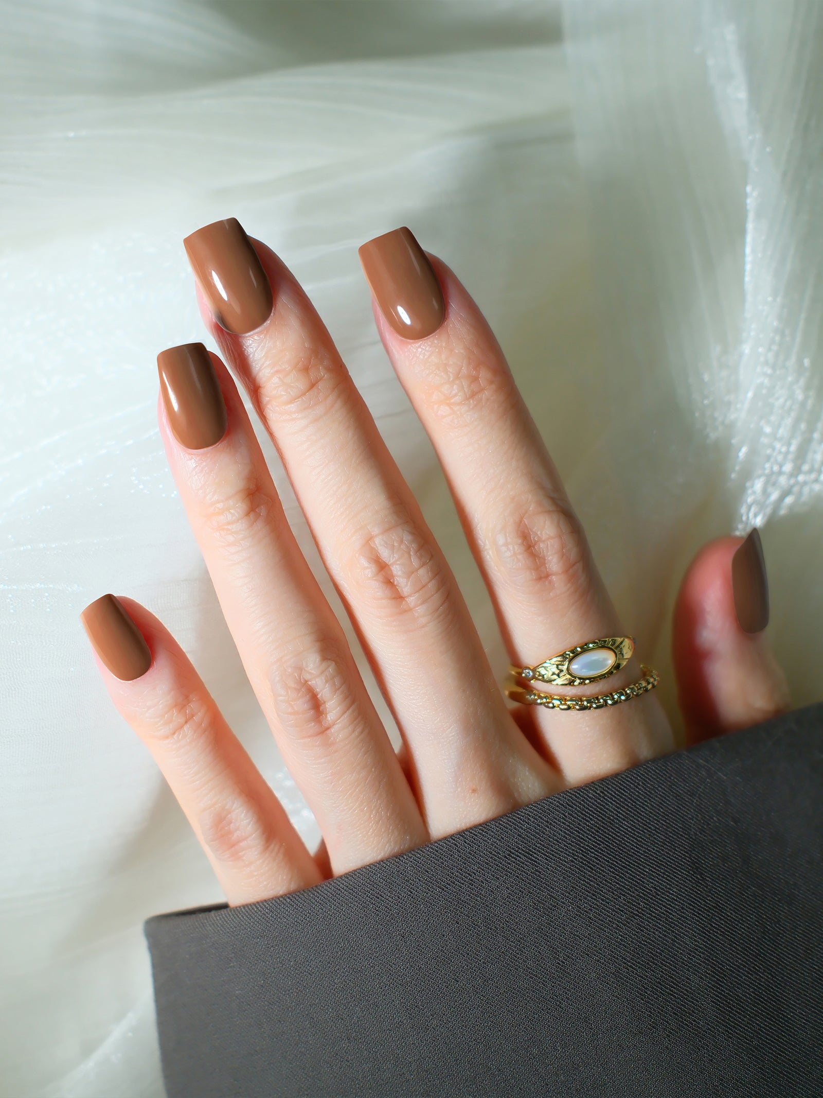 Add a touch of warmth and elegance with Hazelnut Brown Gel Nail Stickers.