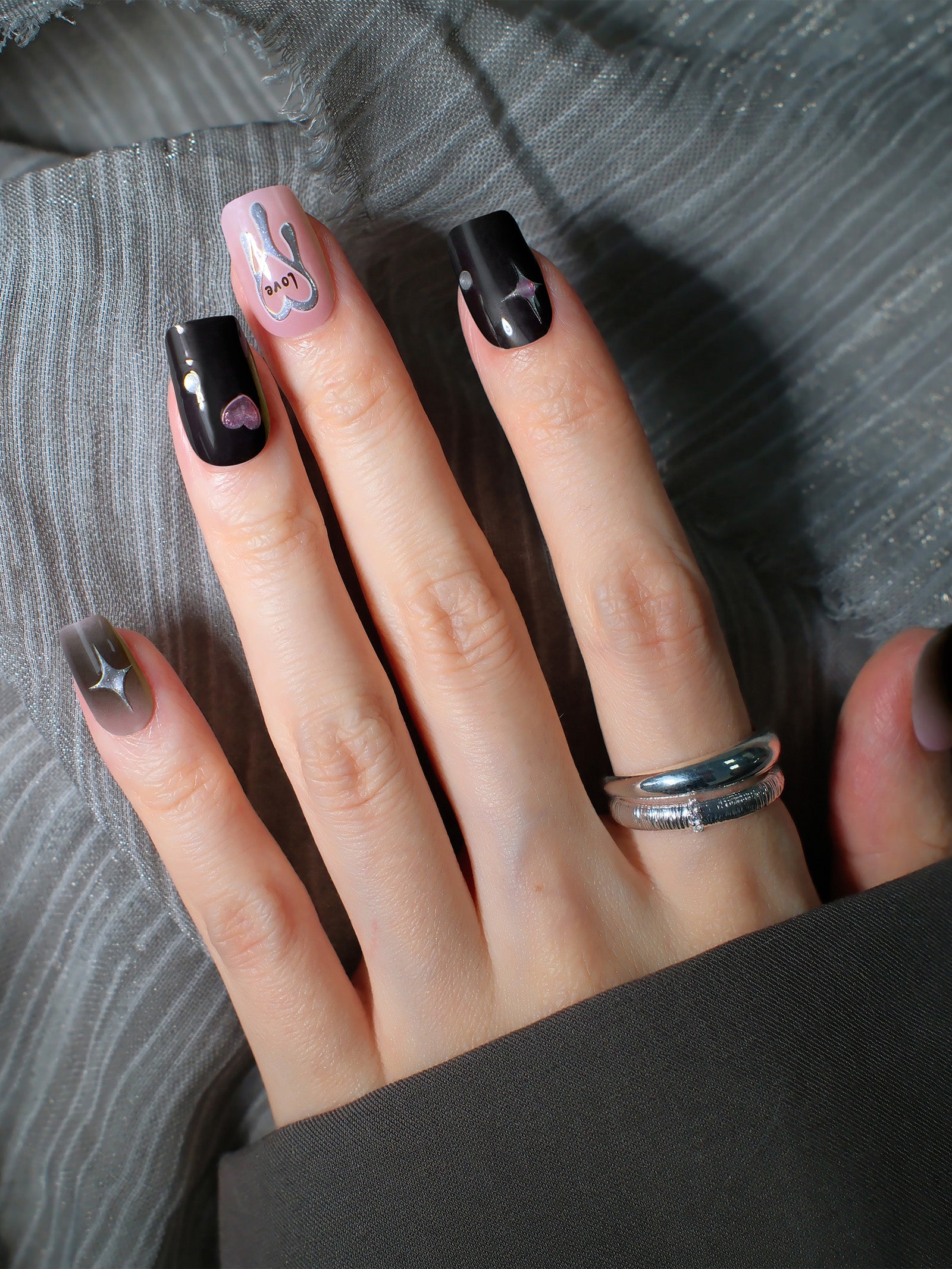 Create a chic contrast with Pink and Black Gel Nail Stickers.