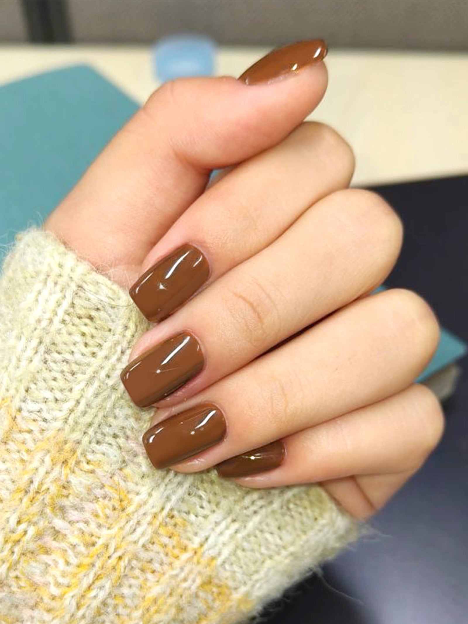 Create a natural, elegant manicure with Hazelnut Brown Gel Nail Stickers.