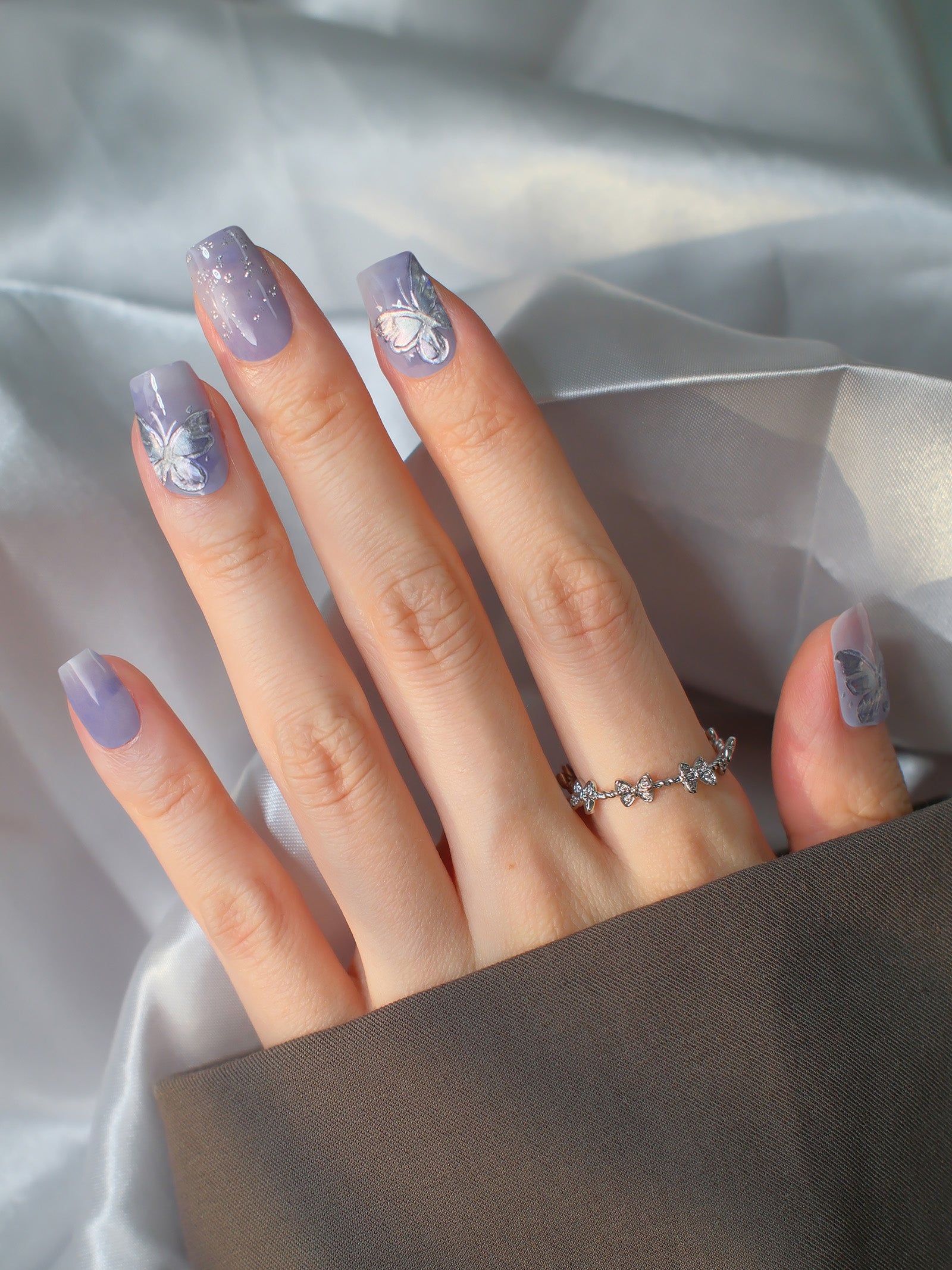 Create dreamy nails with Butterflies Dreamweaver Gel Nail Stickers.