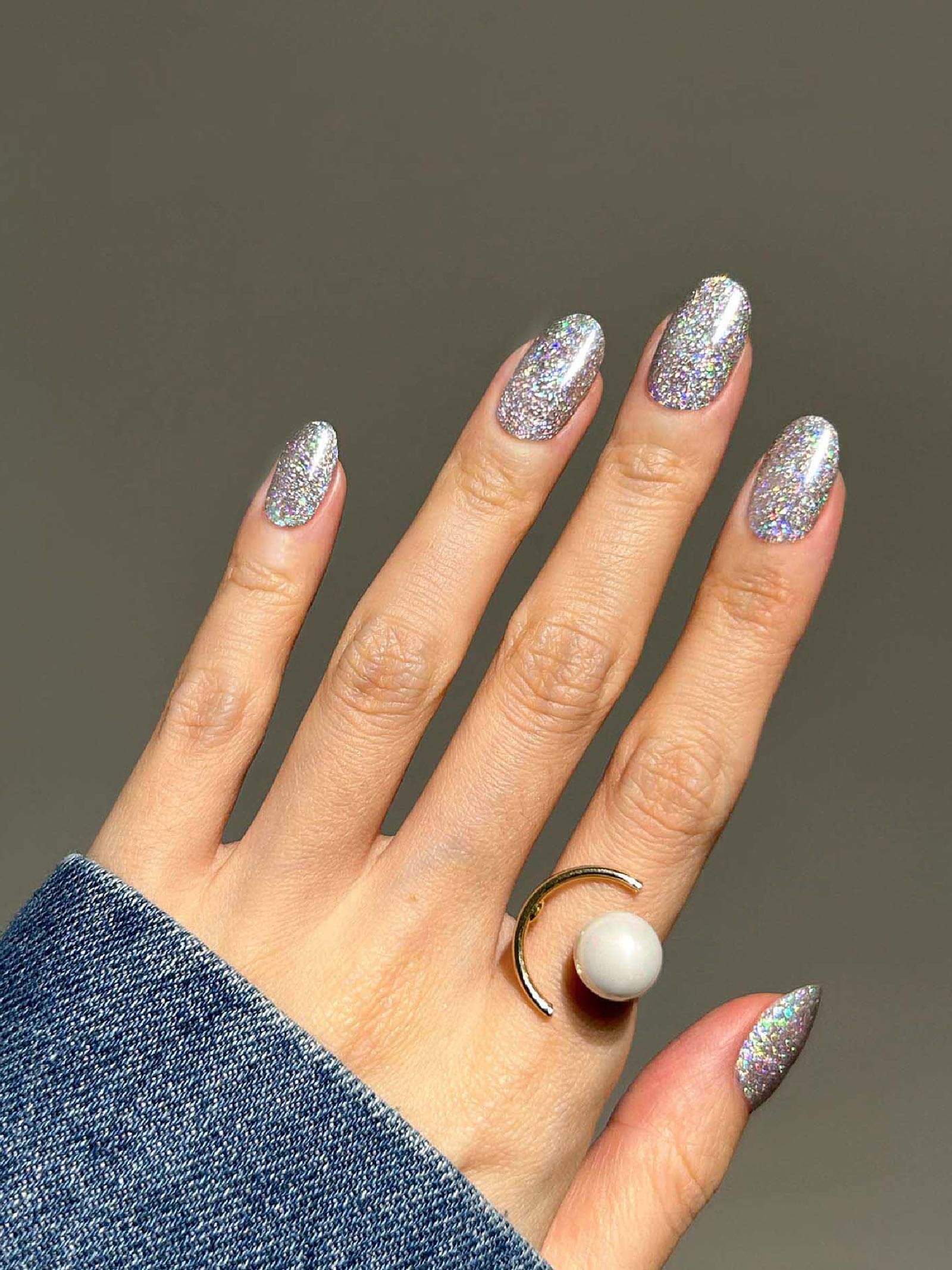 Elegant silver gel nail stickers with delicate shimmer