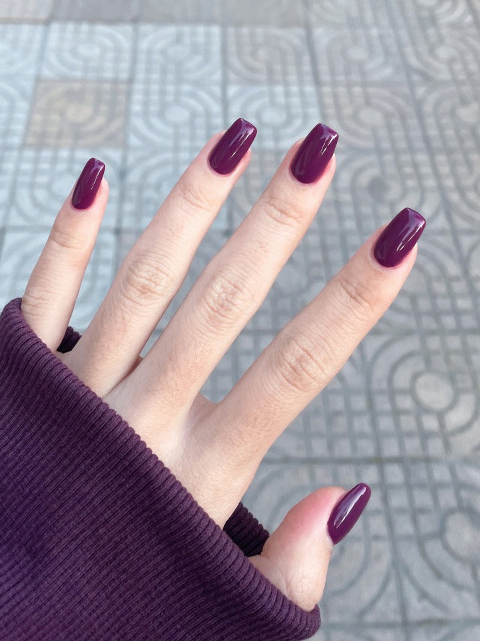 Long-lasting shine with Berry Wine Gel Nail Sticker.