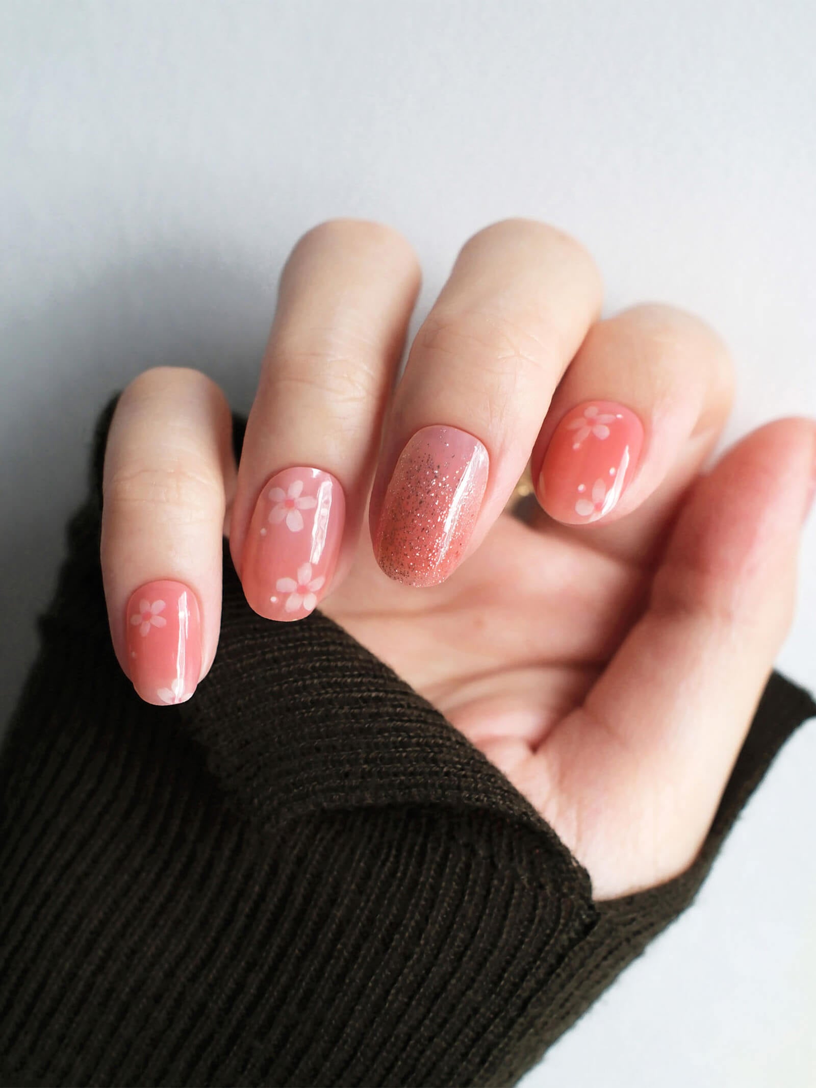 Elegant peach-pink gel nail stickers with beautiful flower designs