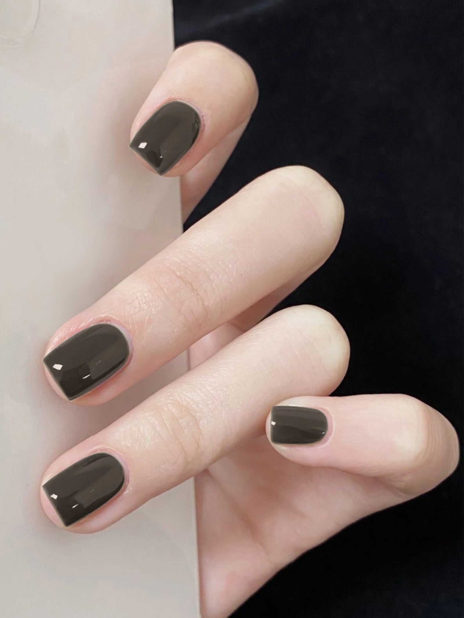 Add depth and elegance to your nails with Deep Green Gel Nail Stickers.