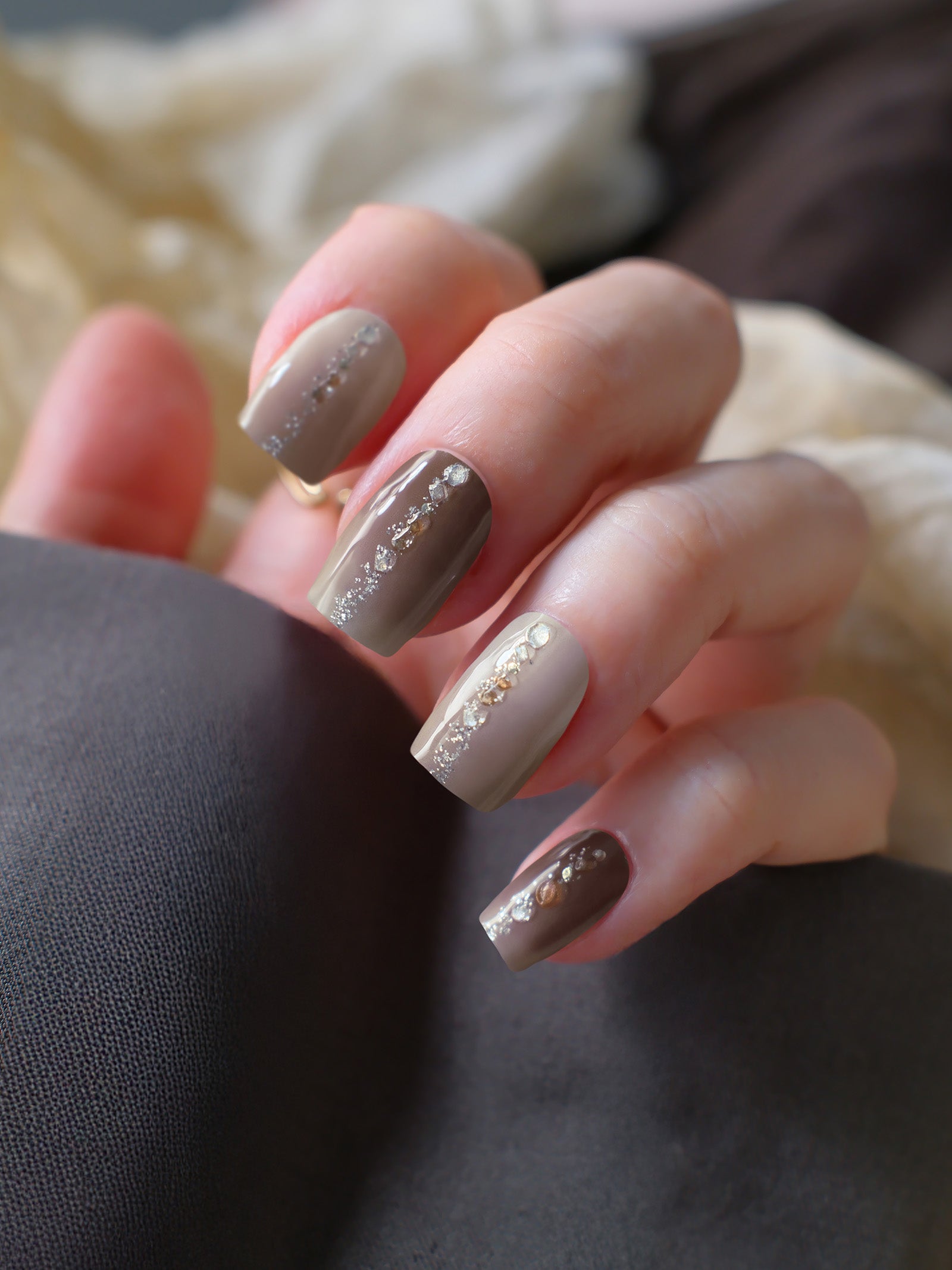 Brown Gradient Gel Nail Stickers for a rich, sophisticated look.