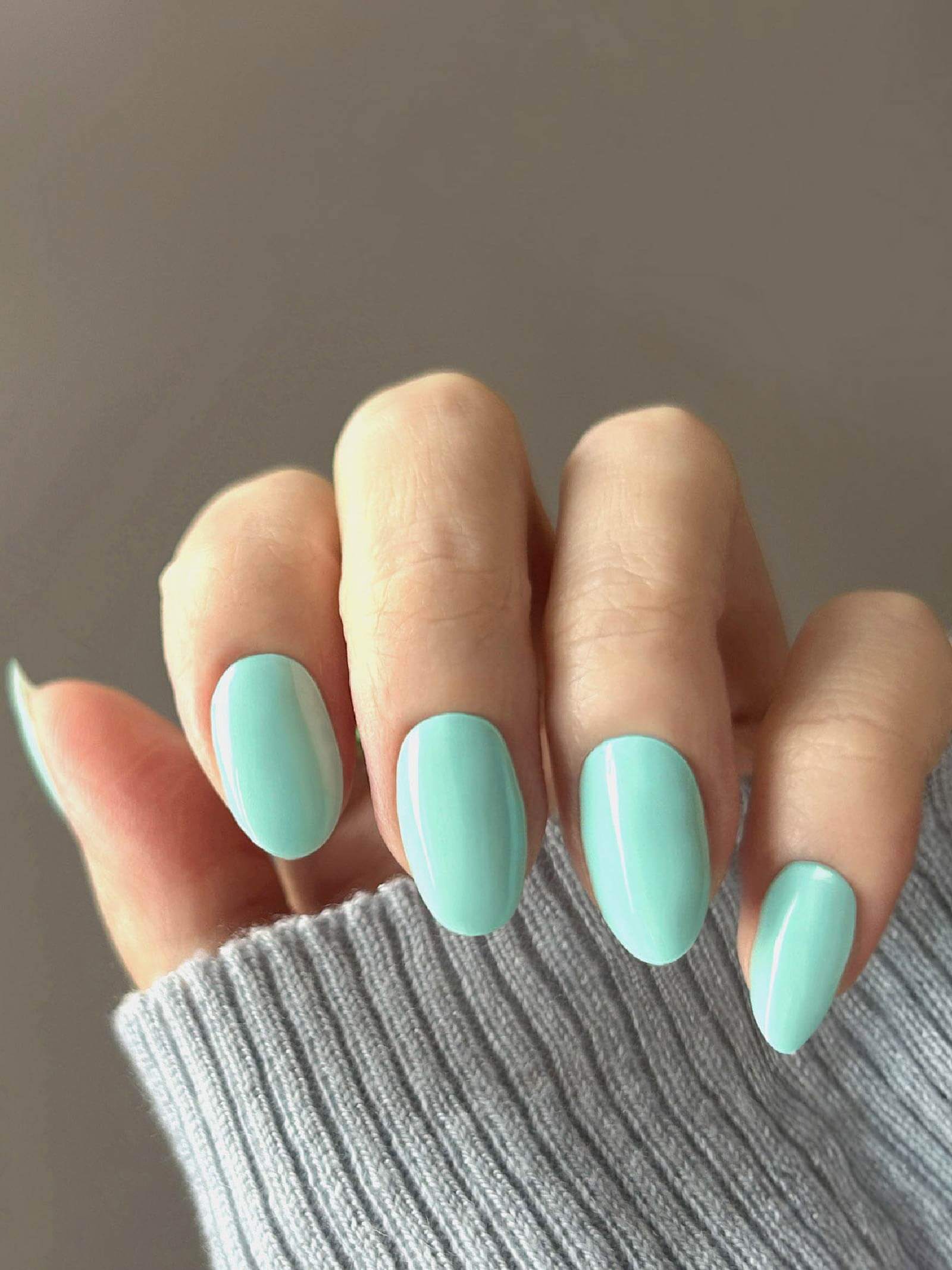 Soft mint green nail stickers for a refreshing look