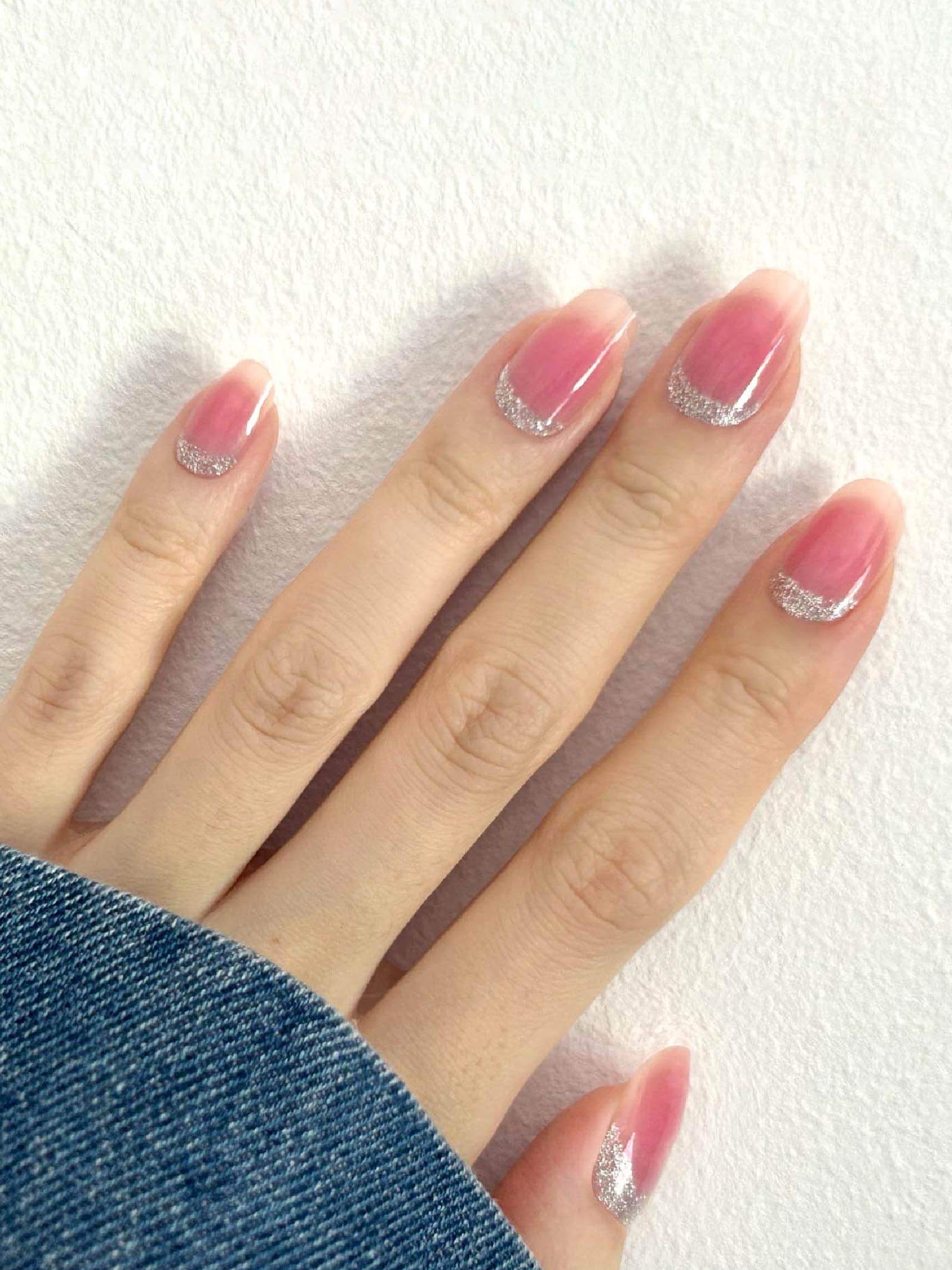 Shimmering pink gradient nails stickers