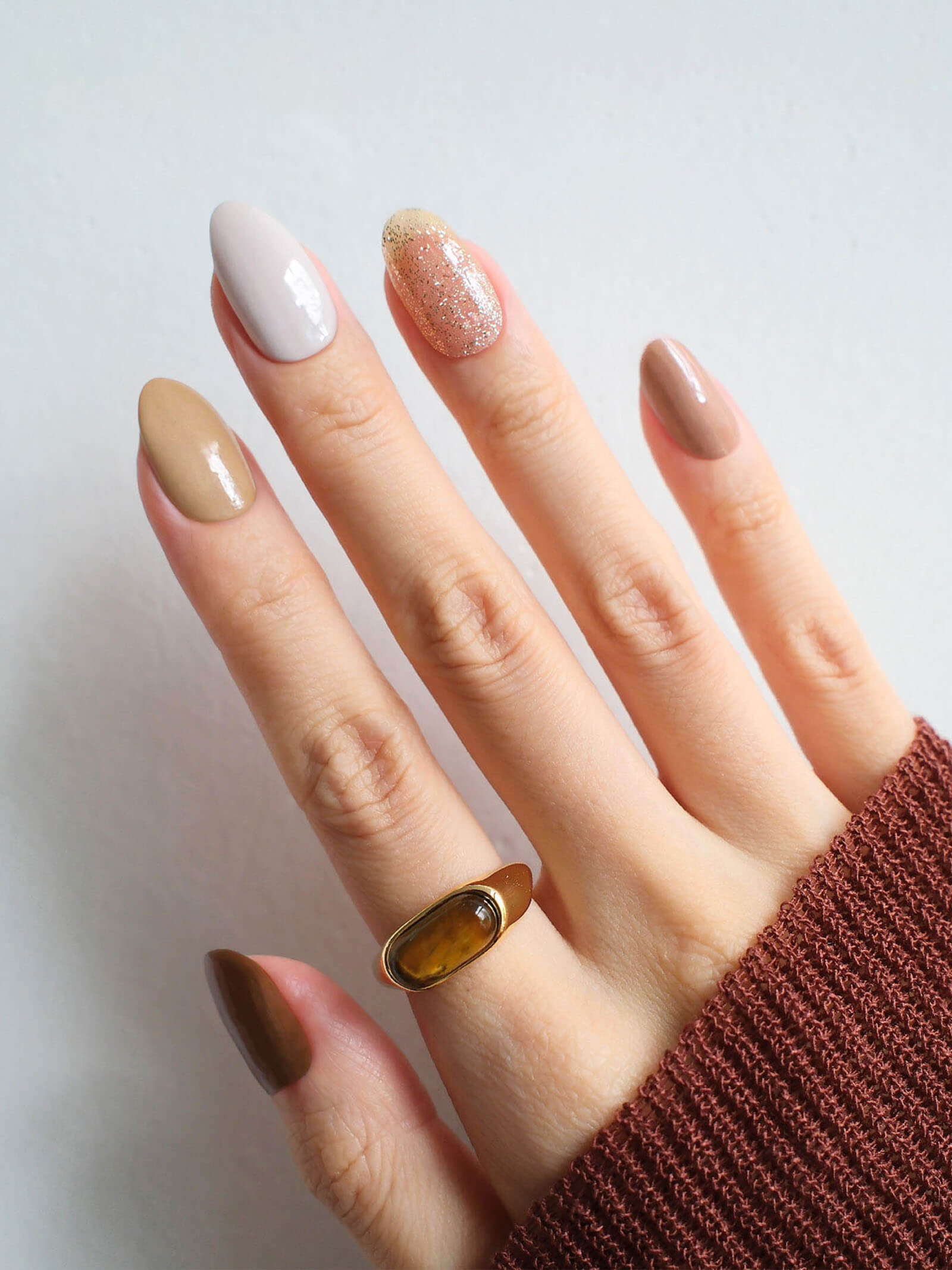 Elegant cream brown gel nail stickers mixed with white and shimmer