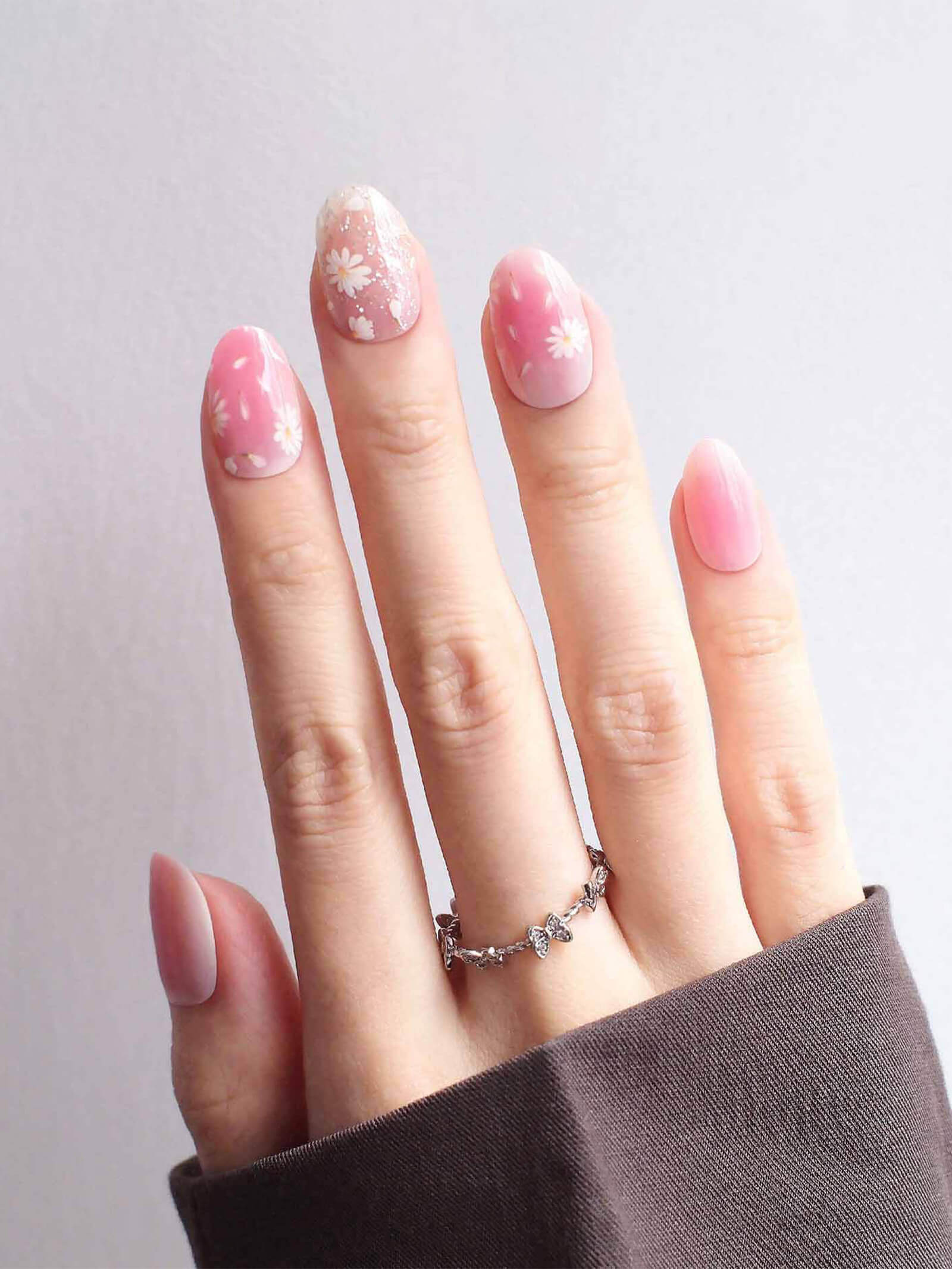 Elegant gradient pink with white flower gel nail stickers