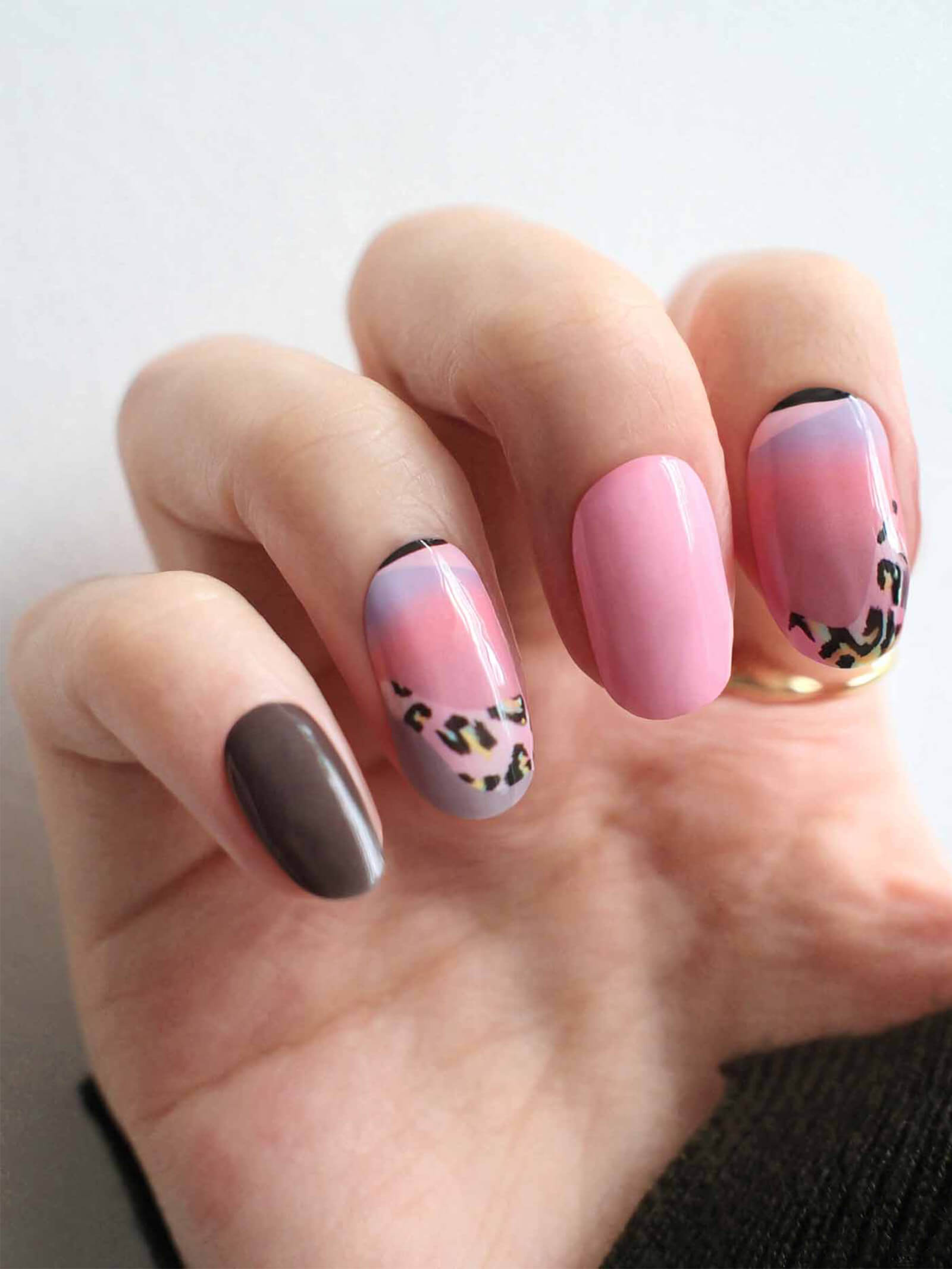 Chic pink leopard print nail art stickers