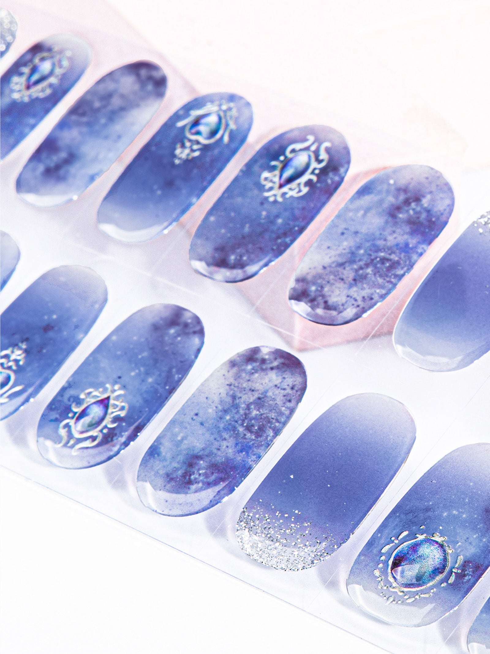 Achieve an elegant, bold ombre look with Purple Gradient Gel Nail Stickers.