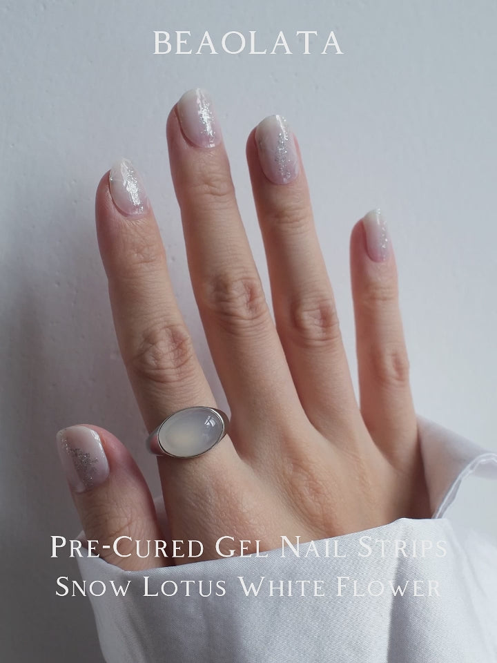 Cargar vídeo: Delicate white gradient gel nail stickers