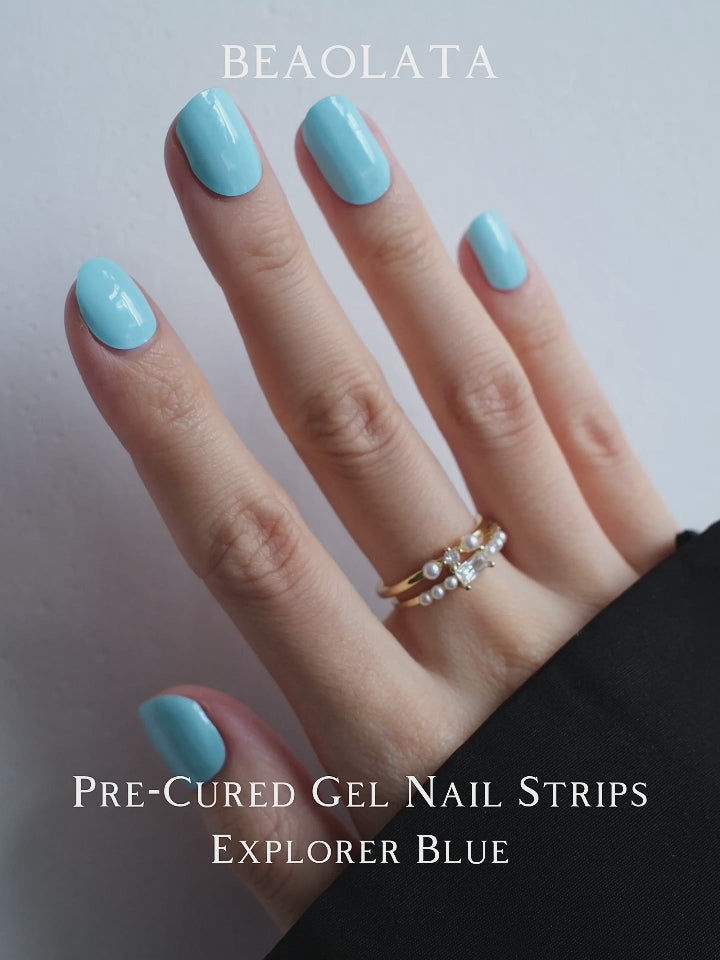 Charger la vidéo : Chic sky blue gel nail stickers