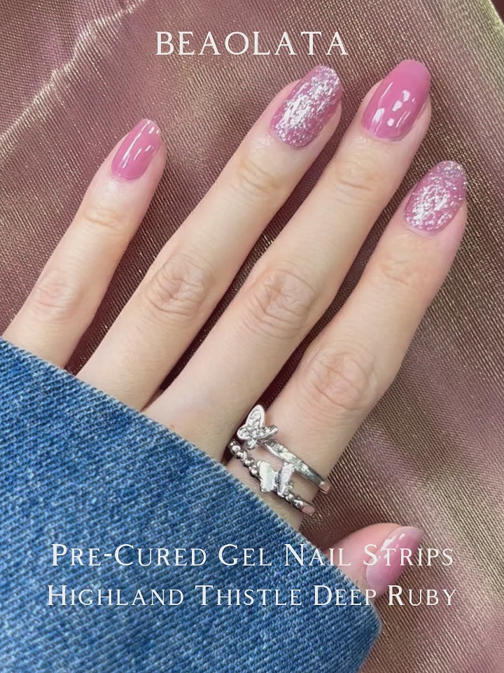 Charger la vidéo : Elegant magenta gel nail stickers with a subtle shimmer